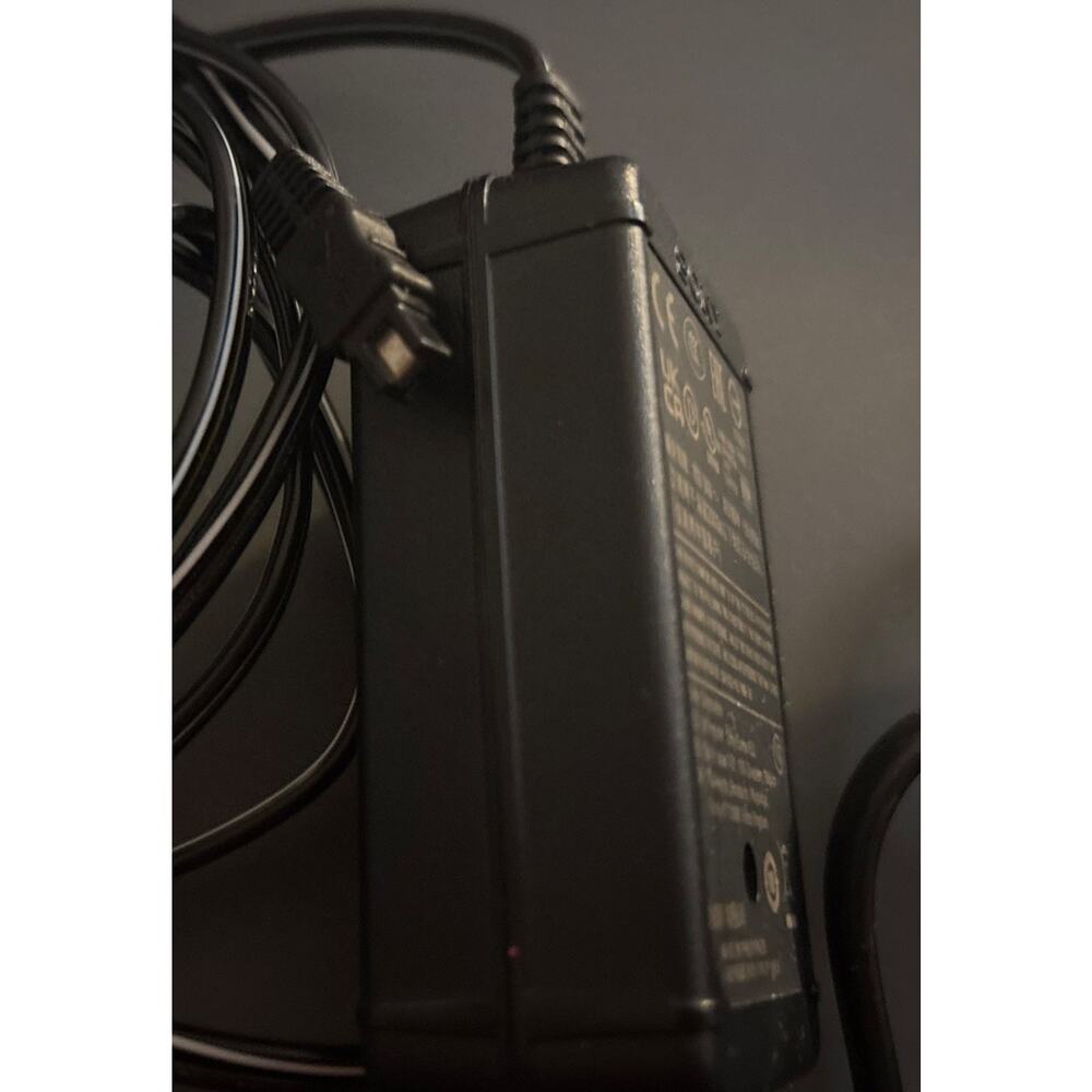 SONY AC Adapter Model AC-L200 D - Picture 2 of 5